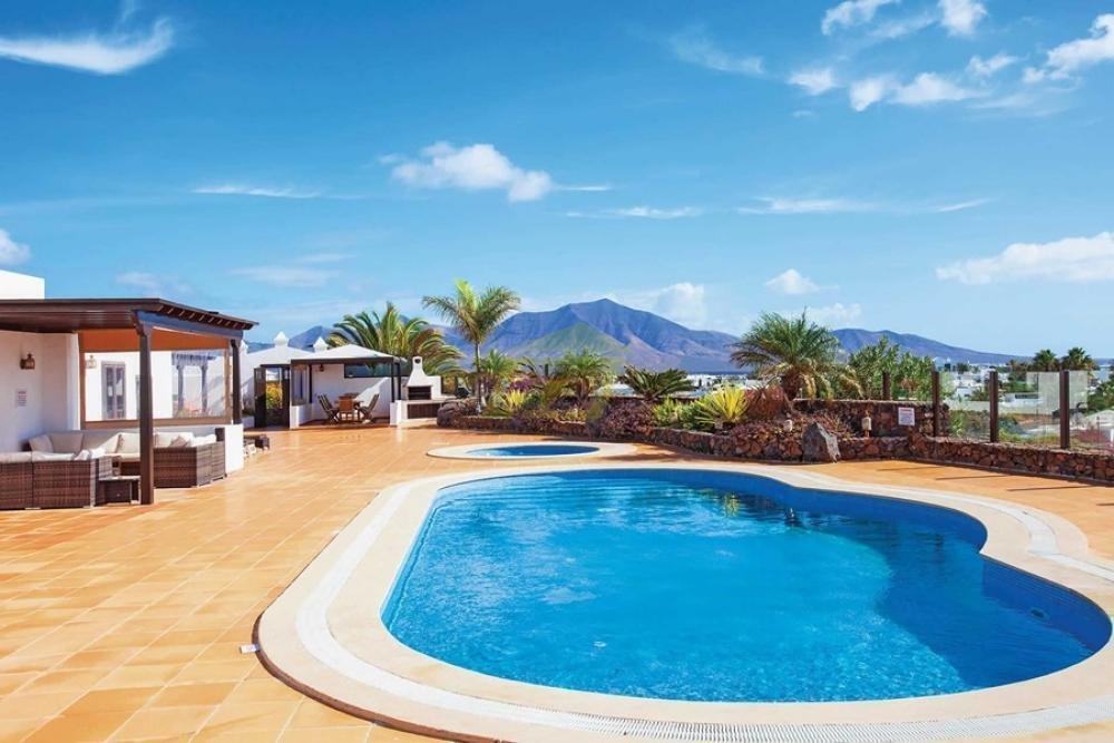 Villa in Playa Blanca, Yaiza, Spain 1 - 18210075