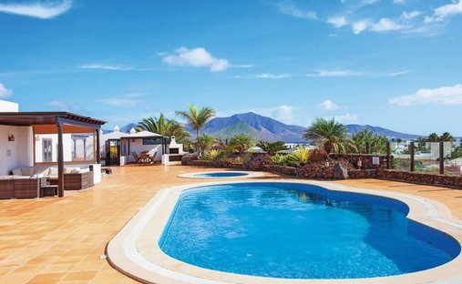 Villa in Playa Blanca, Yaiza, Spain 1