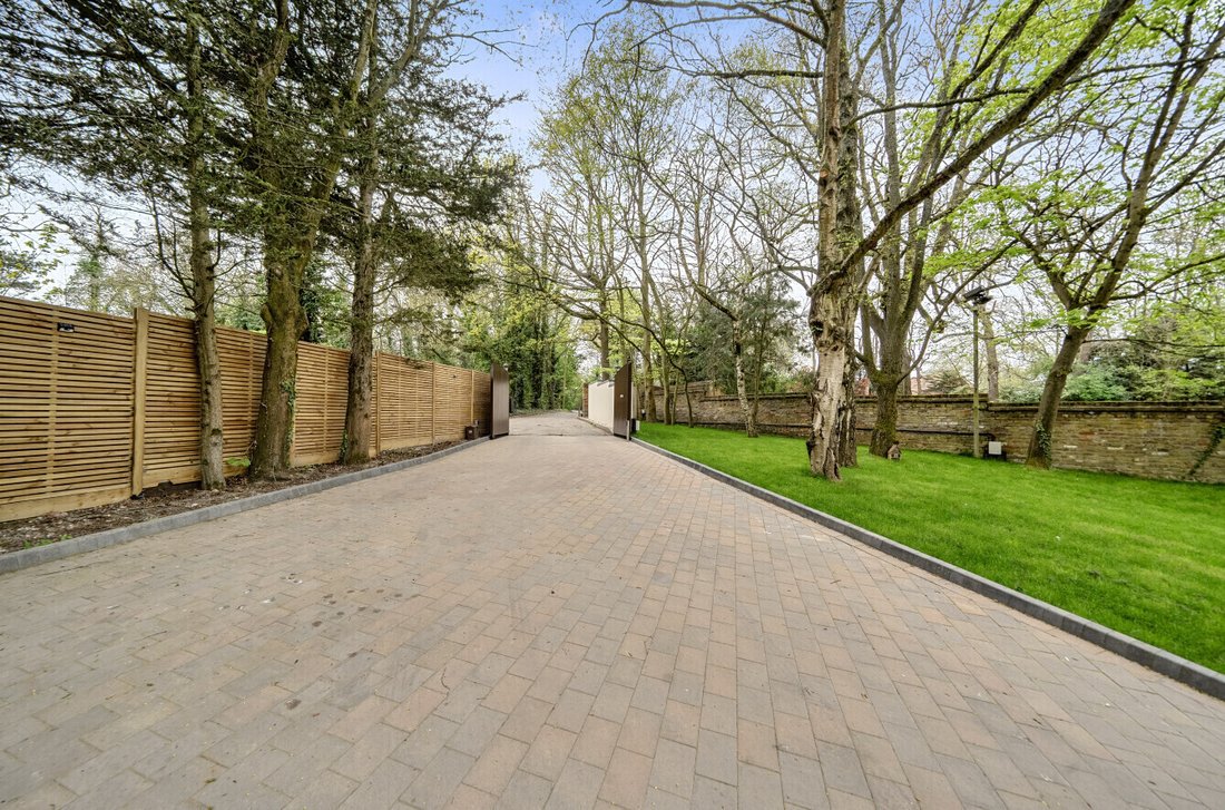 House in Stanmore, Harrow, England 2 - 18210129
