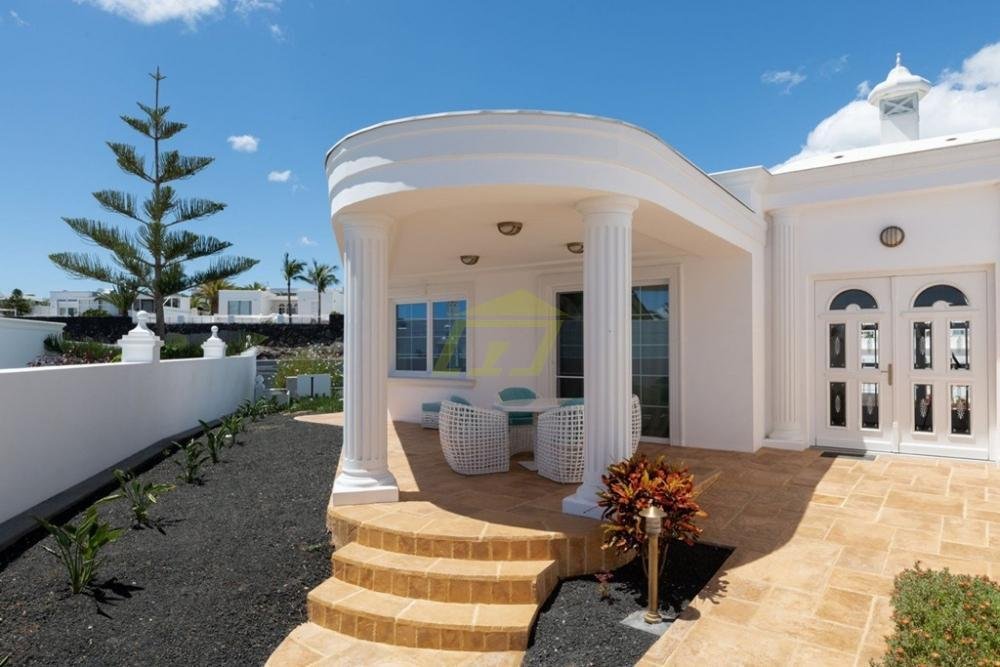 Villa in Yaiza, Canary Islands, Spain 2 - 18210076
