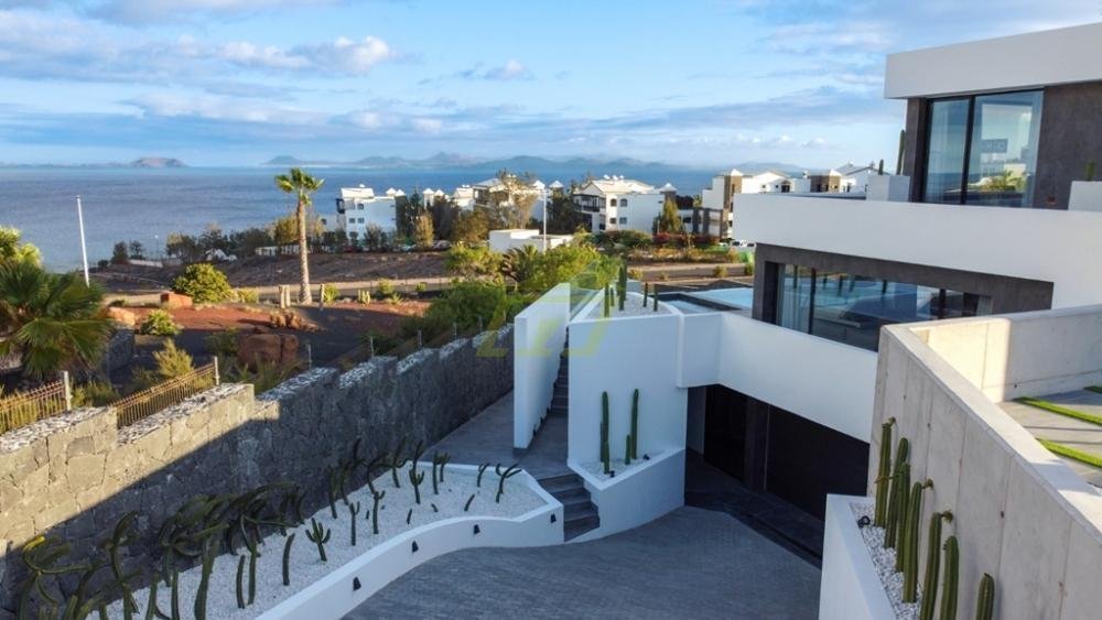 Villa in Playa Blanca, Yaiza, Spain 2 - 18210079