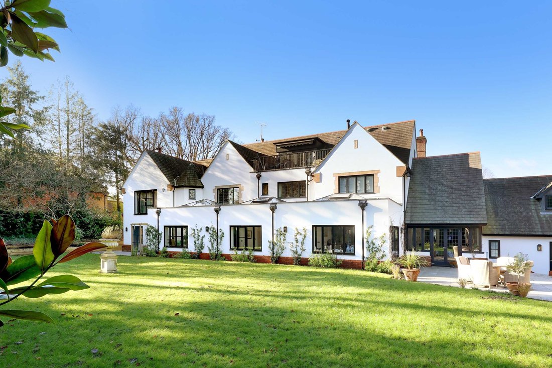 House in Beaconsfield, England 3 - 18209957