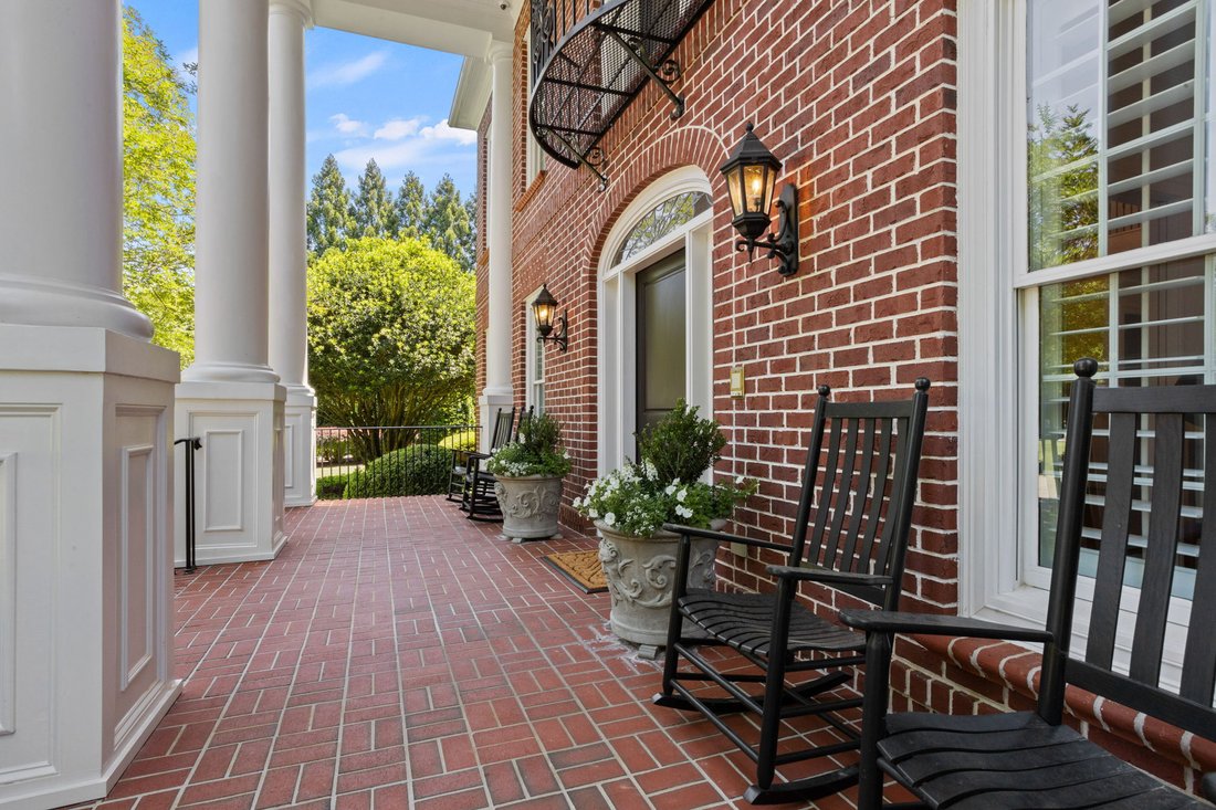 Simpsonville, South Carolina, United States 5 - 18210470