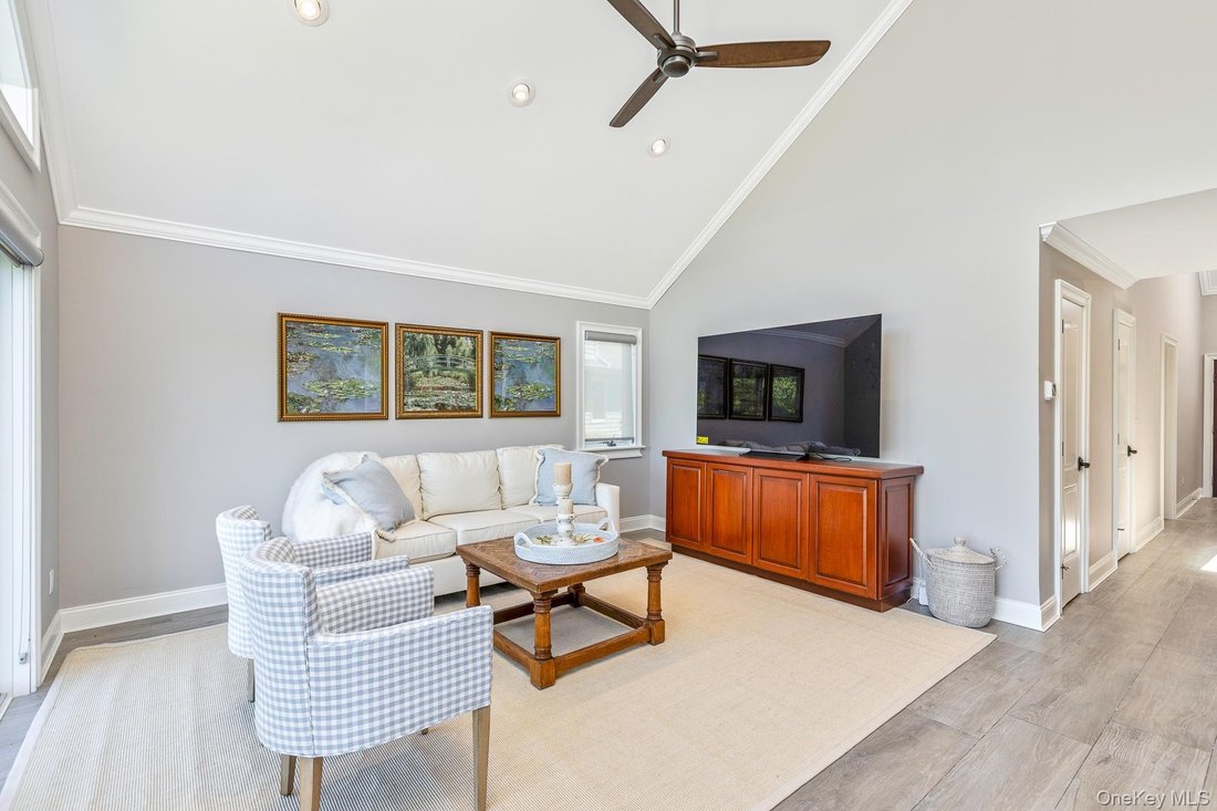 Condo in Calverton, New York, United States 5 - 18210743