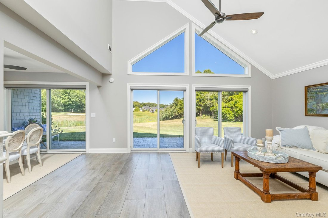 Condo in Calverton, New York, United States 3 - 18210743