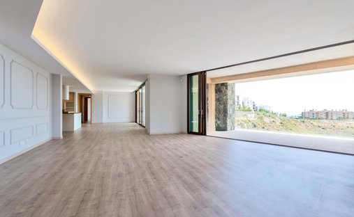 Apartment in El Madroñal, Benahavis, Spain 1