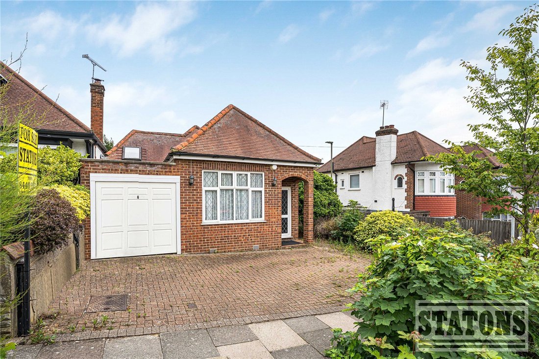 Bungalow in Cockfosters, Enfield, England 1 - 18040258