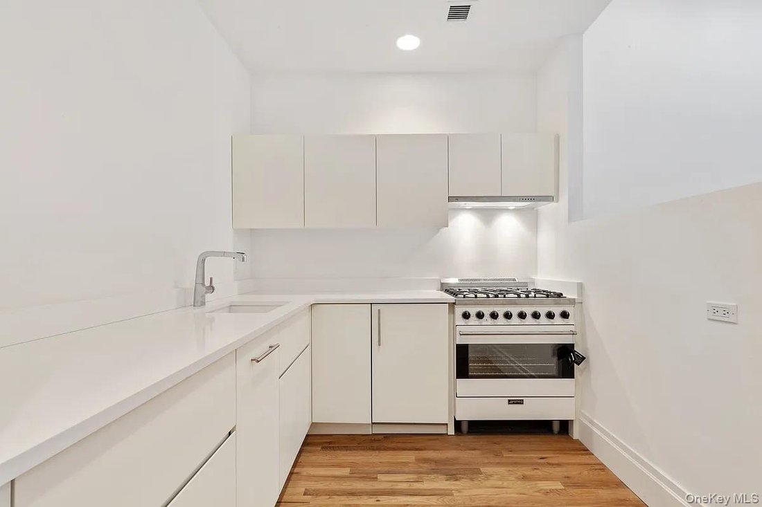 Condo in New York, New York, United States 3 - 18211061