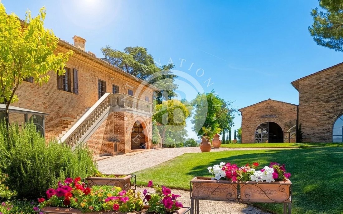 Estate in Montepulciano, Tuscany, Italy 4 - 18212672