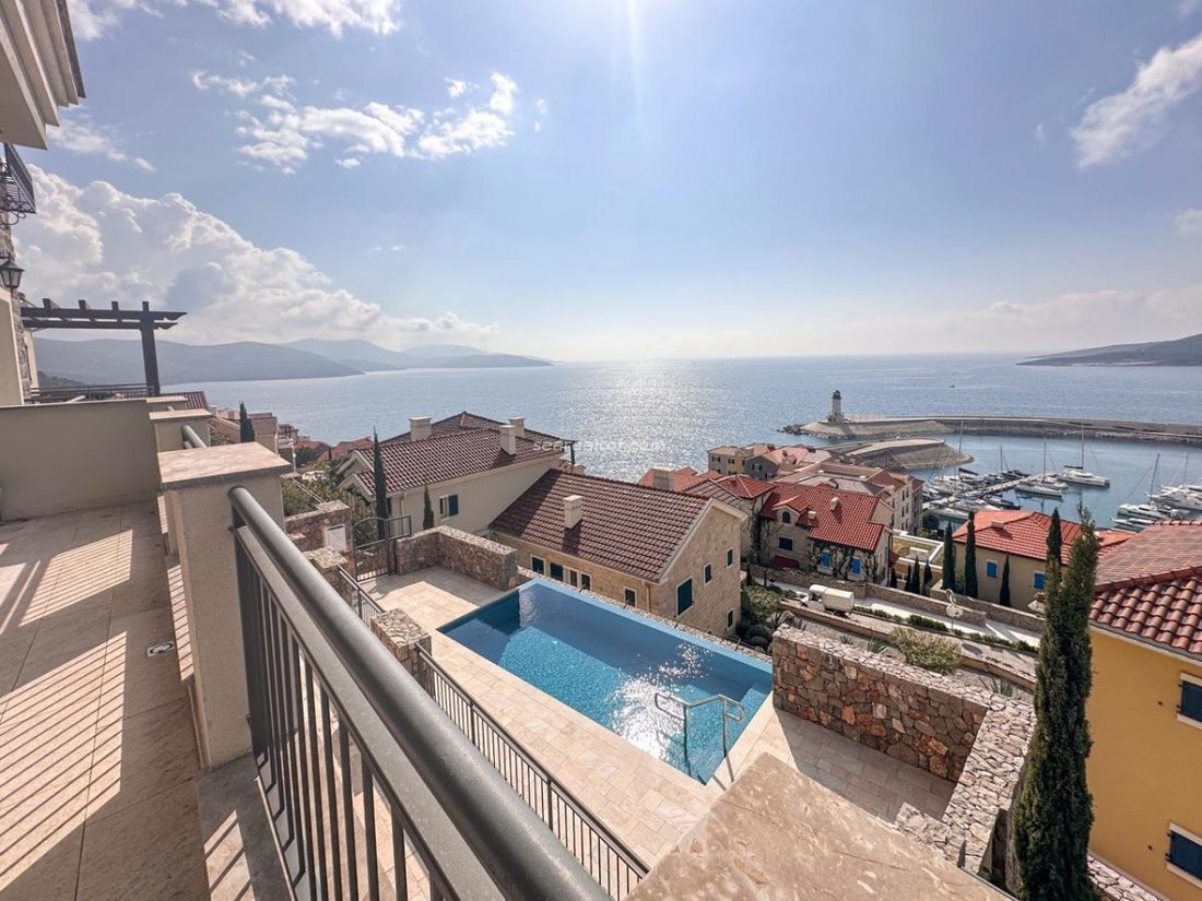 Apartment in Milovići, Tivat Municipality, Montenegro 1 - 18211832