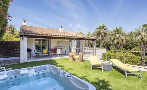 Villa in Val de Cagne-Colline Route de Vence, Cagnes-sur-Mer, France 1