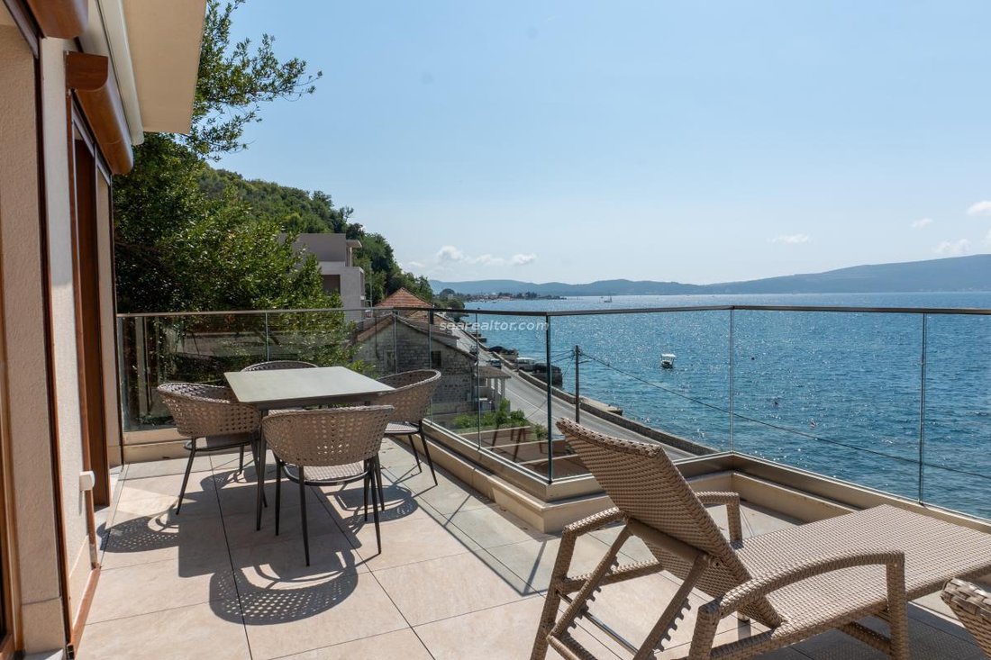 Apartment in Donja Lastva, Tivat Municipality, Montenegro 1 - 18212144