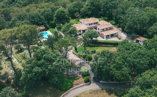 Villa in Sud, Roquefort-les-Pins, France 1