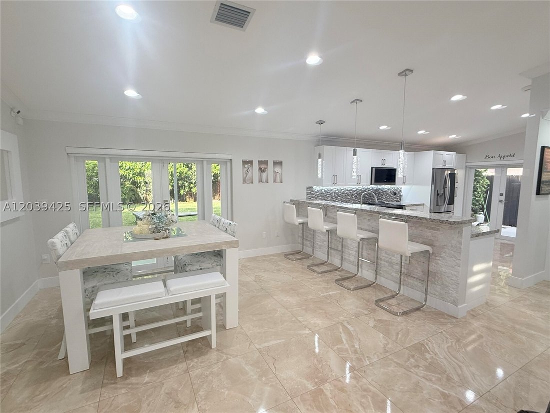 House in Hialeah, Florida, United States 5 - 18211108