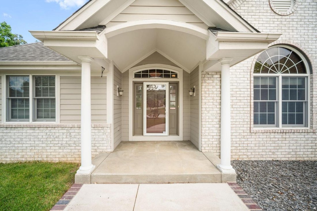 House in Waukesha, Wisconsin, United States 4 - 18211238