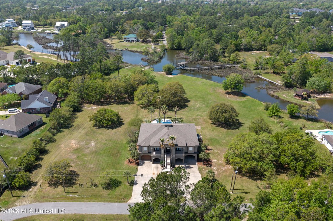 House in Biloxi, Mississippi, United States 2 - 18211143