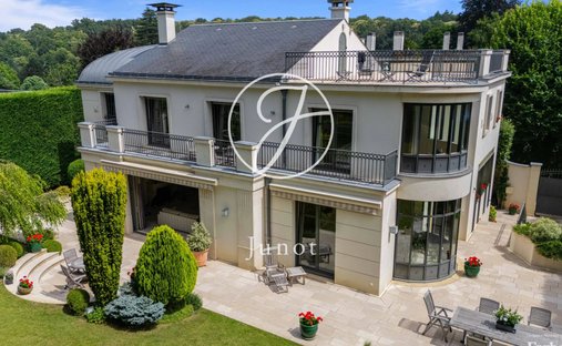 House in Thierry-Saint-Cloud, Ville-d'Avray, France 1