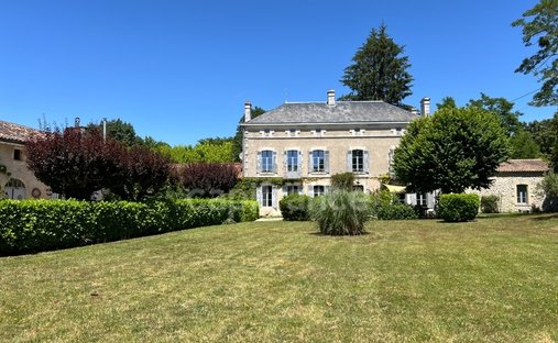 House in Montguyon, Nouvelle-Aquitaine, France 1