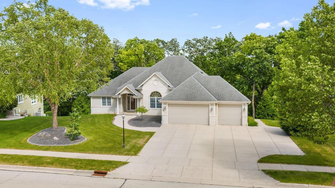 House in Waukesha, Wisconsin, United States 1 - 18211238