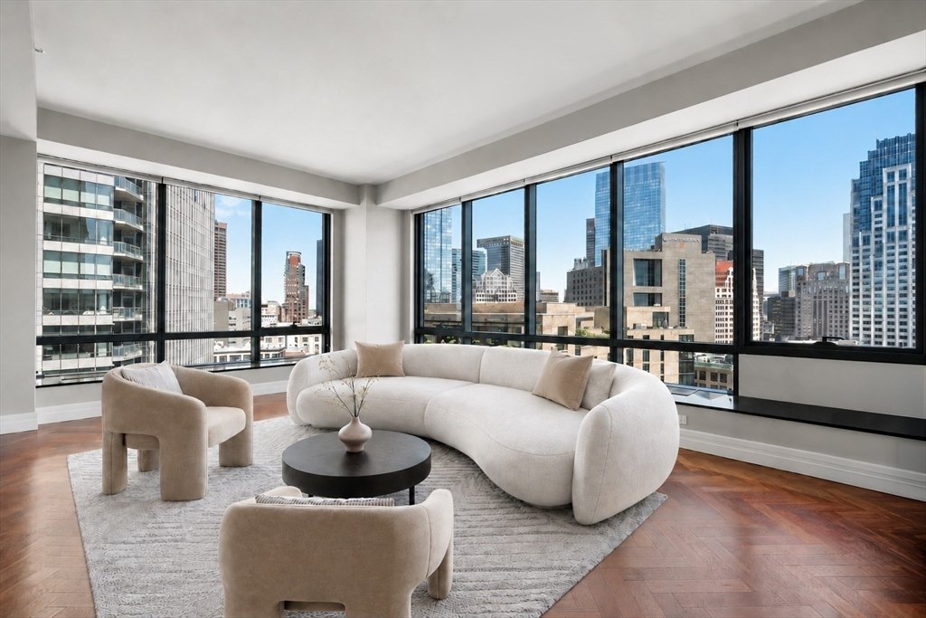 Condo in Boston, Massachusetts, United States 1 - 18028232