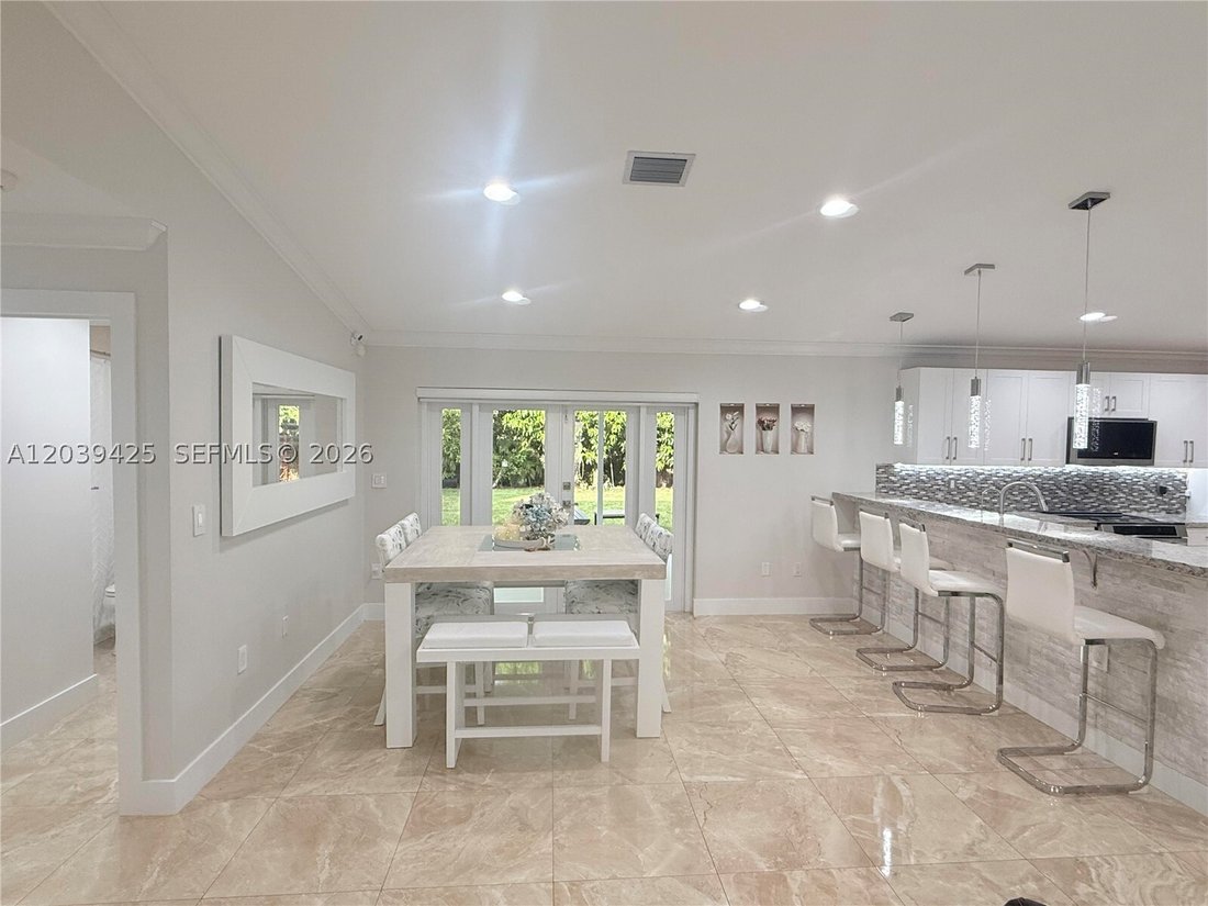House in Hialeah, Florida, United States 4 - 18211108