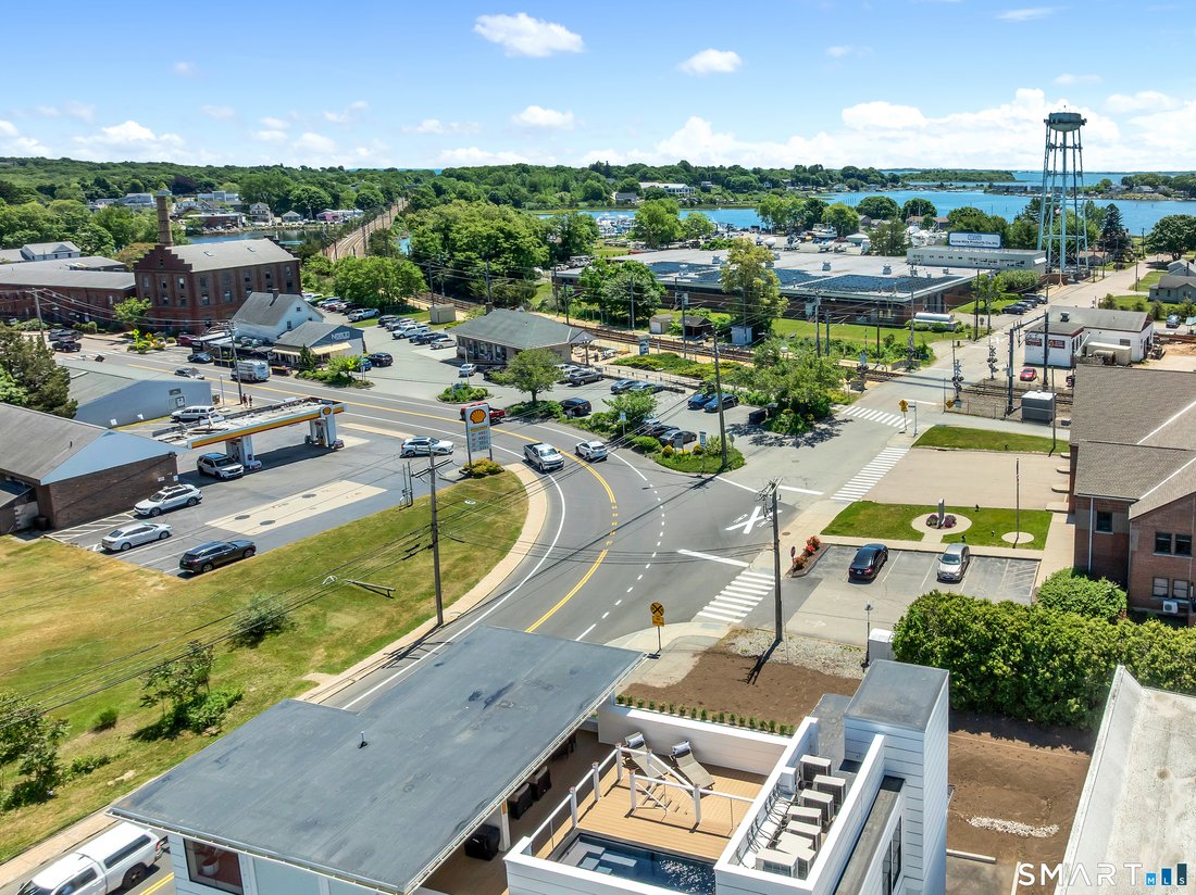 Groton, Connecticut, United States 4 - 18211422