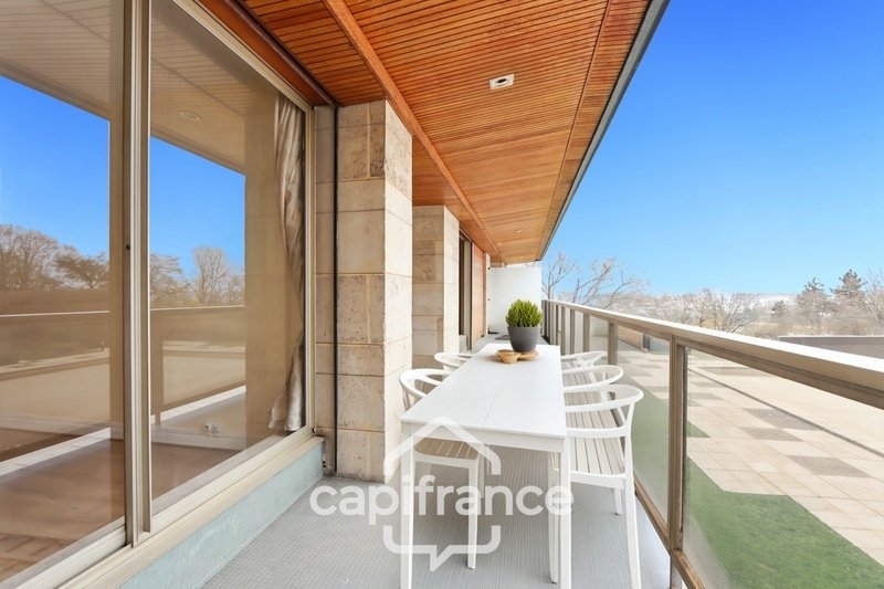 Apartment in Saint-Cloud, Ile-de-France, France 1 - 18213142