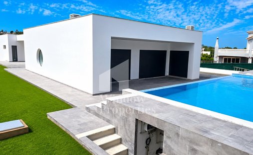 House in Faro (Se e Sao Pedro), Algarve, Portugal 1