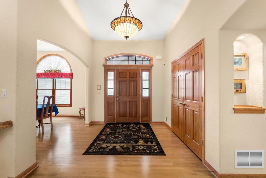 House in Waukesha, Wisconsin, United States 5 - 18211238