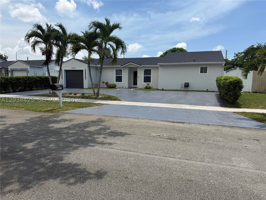 House in Hialeah, Florida, United States 3 - 18211108