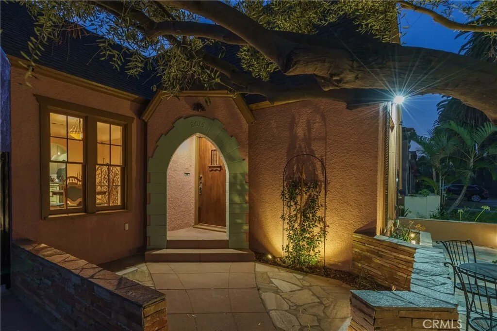 House in Signal Hill, California, United States 3 - 18211723