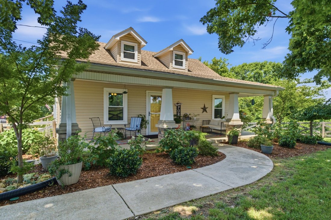 House in Dickson, Tennessee, United States 1 - 18211802