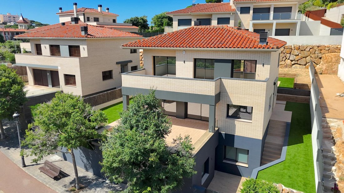 Villa in Sant Feliu de Guixols, Catalonia, Spain 2 - 16989639