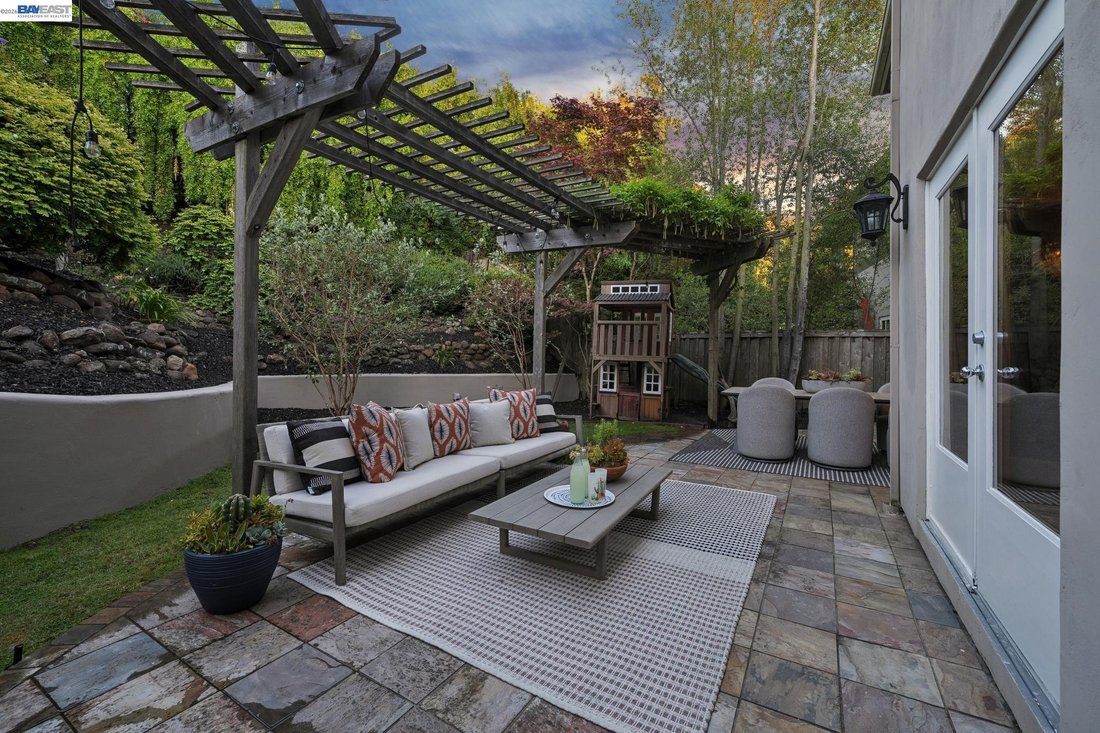 House in Oakland, California, United States 4 - 18212336