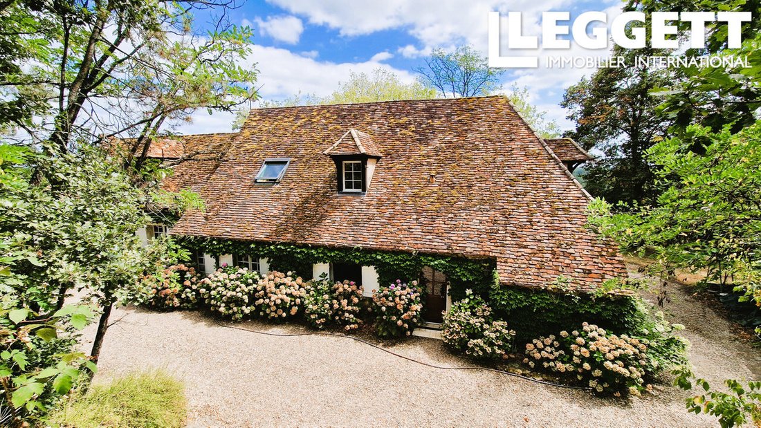 House in Eglise-Neuve-d'Issac, Nouvelle-Aquitaine, France 1 - 18212834