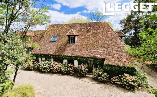 House in Eglise-Neuve-d'Issac, Nouvelle-Aquitaine, France 1