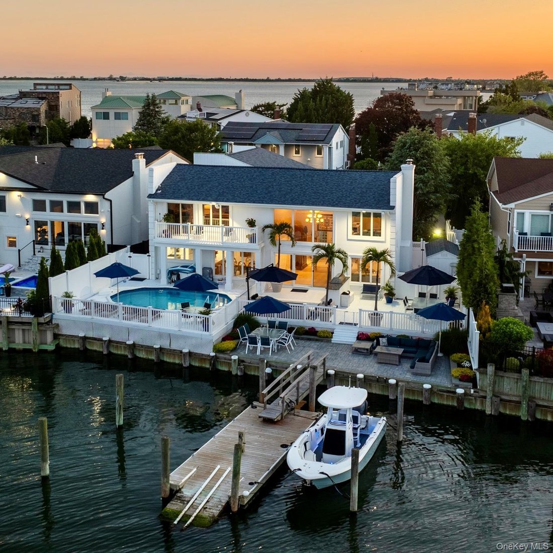 House in Bellmore, New York, United States 1 - 18211028