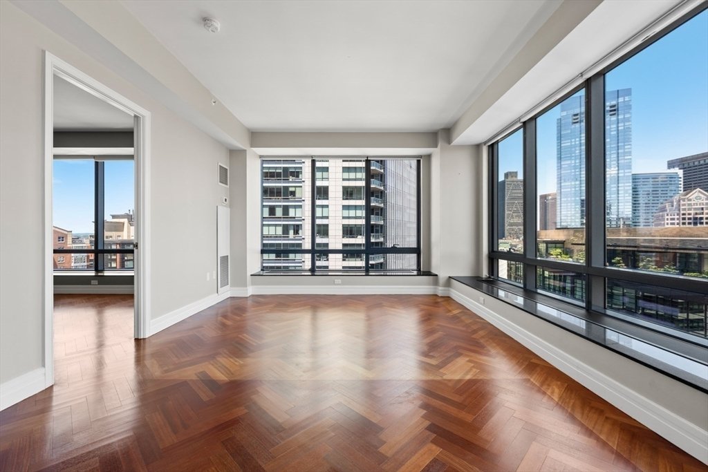 Condo in Boston, Massachusetts, United States 5 - 18028232