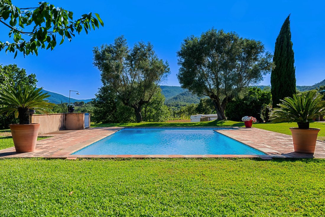 Villa in Ouest, Cogolin, France 1 - 17412112