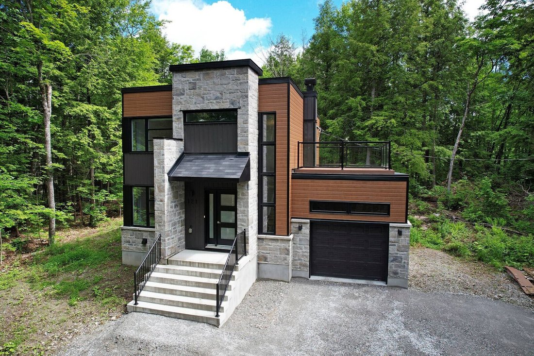 House in Val-des-Monts, Quebec, Canada 1 - 16688659