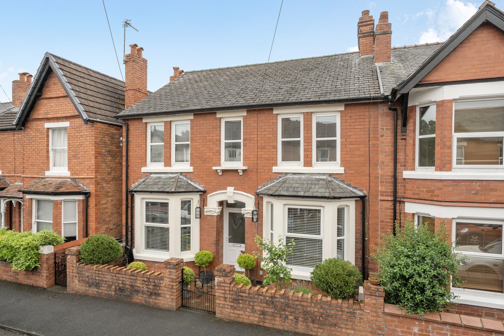 House in Oswestry, England 1 - 18211234