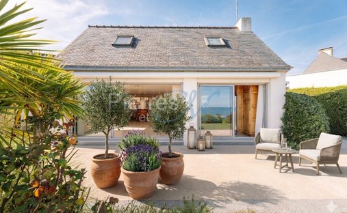House in Ouest, Quiberon, France 1