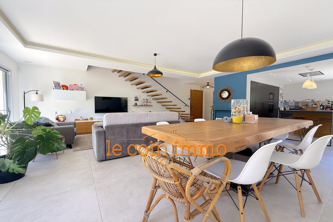 Villa in Les Cougoulins-Rastines, Antibes, France 4 - 18211792