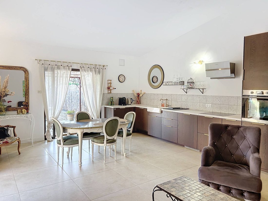 House in Gordes, Provence-Alpes-Côte d'Azur, France 3 - 18212444