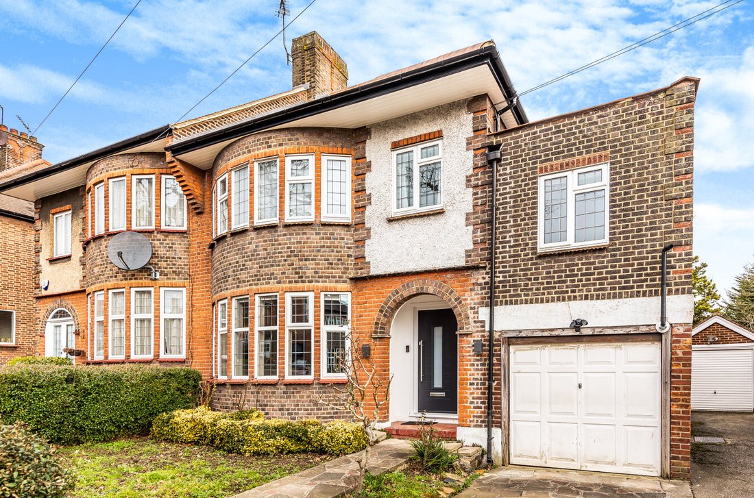 House in Barnet, England 1 - 18211273