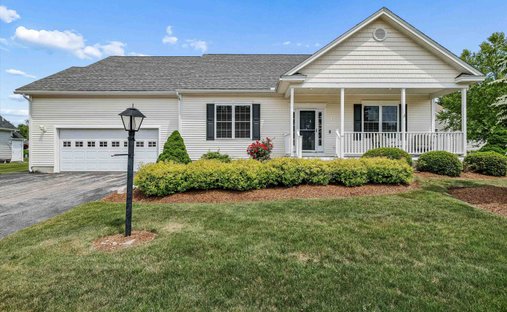 House in Londonderry, New Hampshire, United States 1