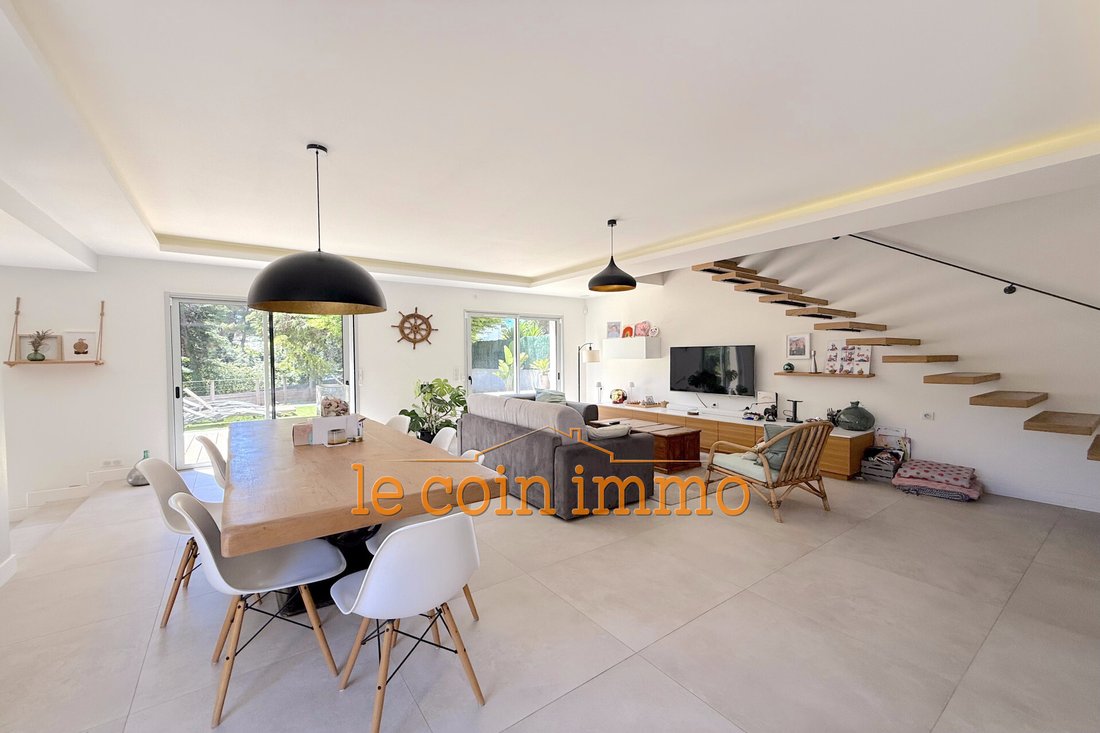 Villa in Les Cougoulins-Rastines, Antibes, France 5 - 18211792
