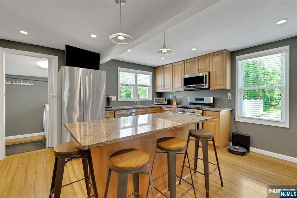 Hillsborough, New Jersey, United States 5 - 18212897
