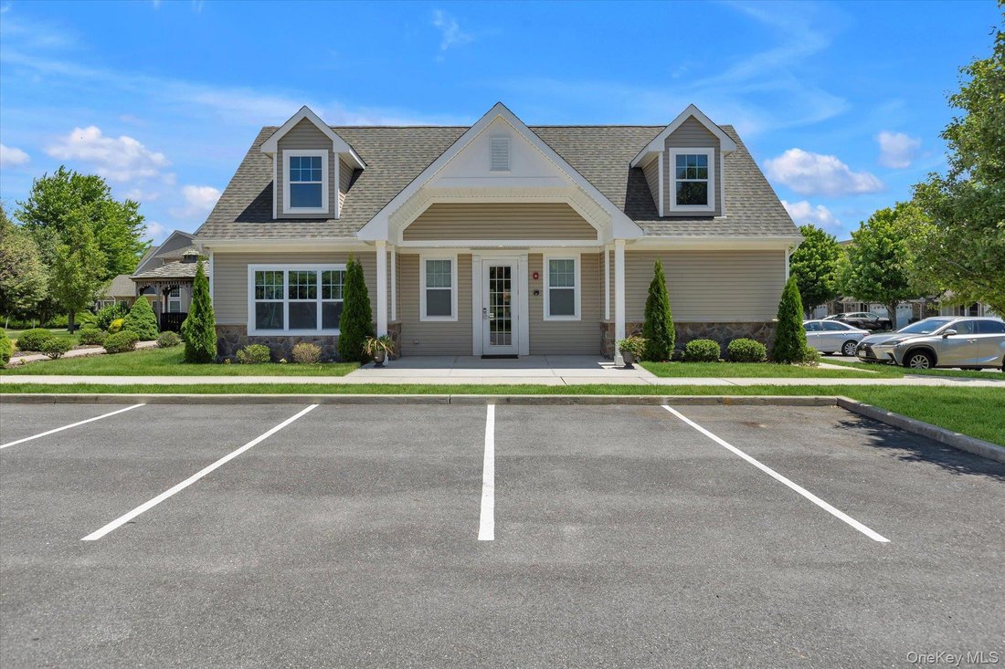 Condo in Huntington Station, New York, United States 3 - 18213112