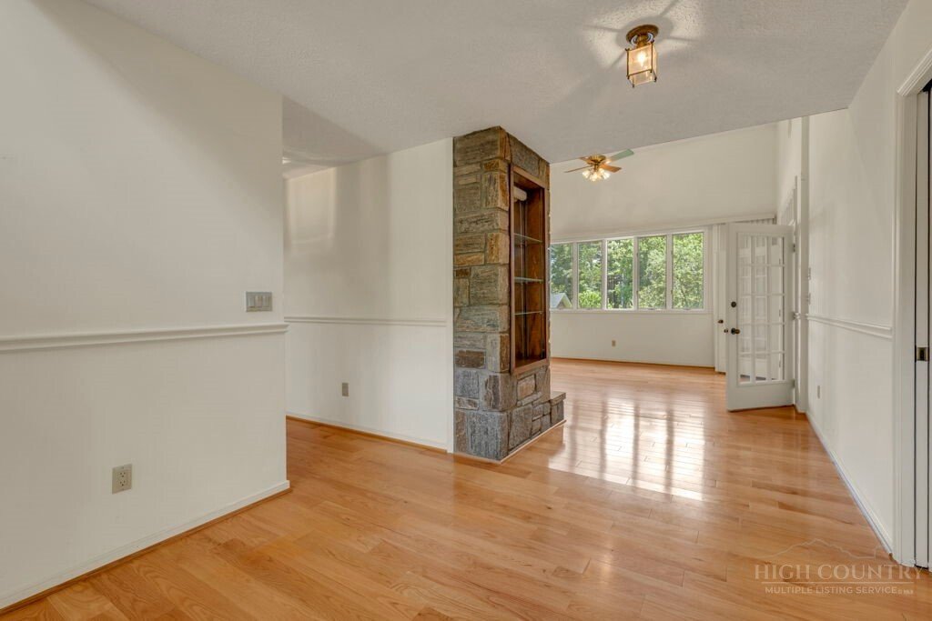 House in Foscoe, North Carolina, United States 3 - 18210948